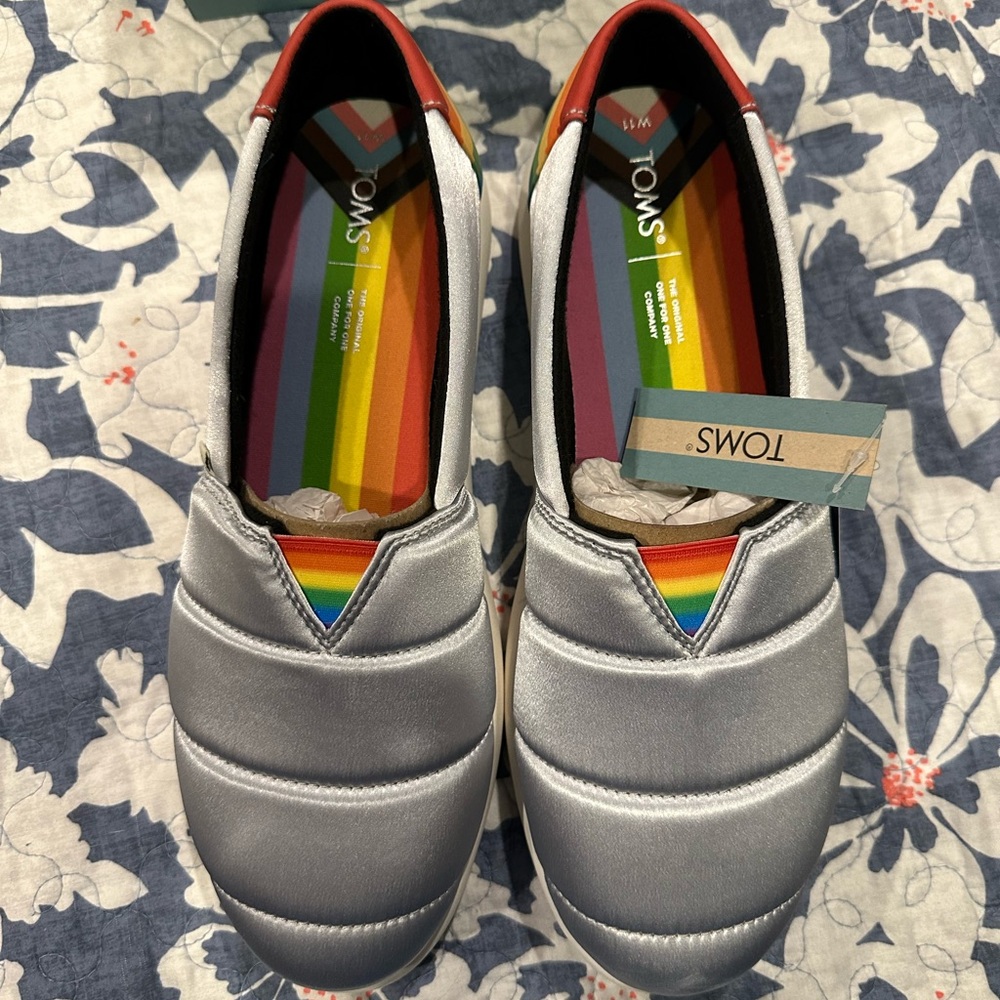 NWT Toms Alpargata Mallow Silver Metallic Woven/Rainbow